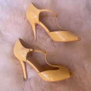 Yellow heels 💛